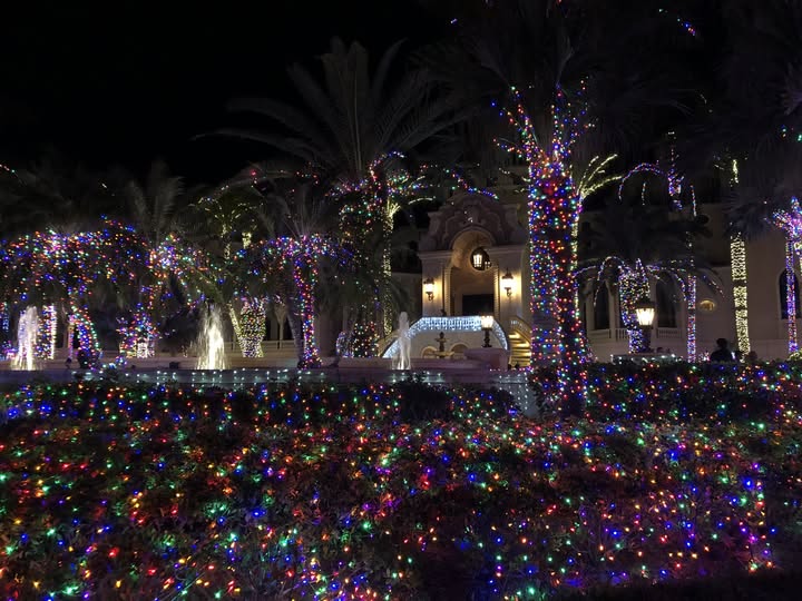 Community Mourns the Passing of Robert Eustace, Creator of the Iconic Mansion Christmas Lights